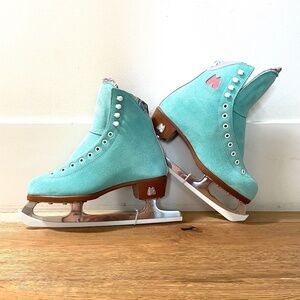 Moxi Ice Skates / Color "Floss" / Size 4 / New